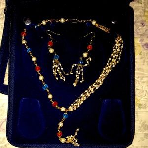 Neck with earrings set